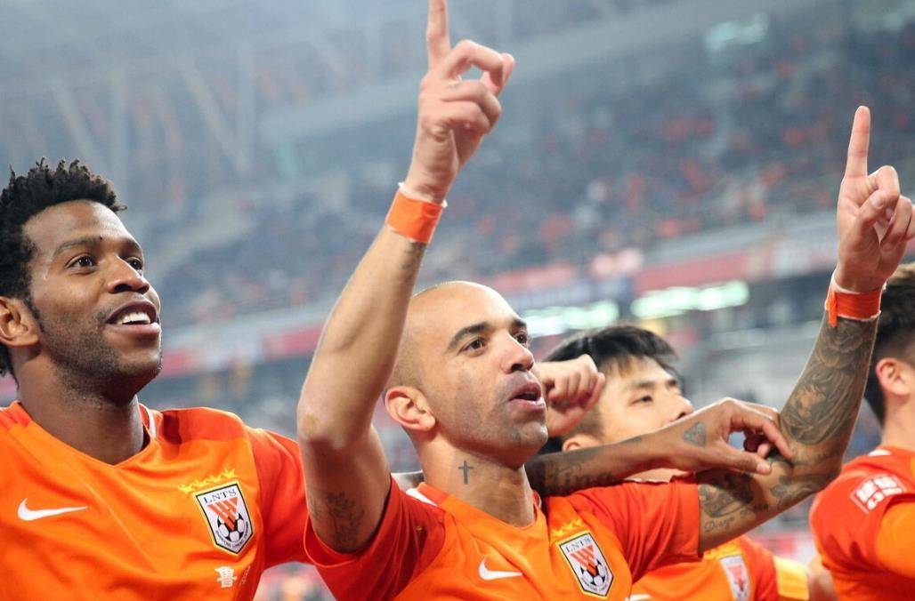 开云体育入口-赛地聚焦：中超今夜热度飙升；武汉三镇内部沟通；底气十足；临场指挥获称赞(今天刚刚发生的新闻)