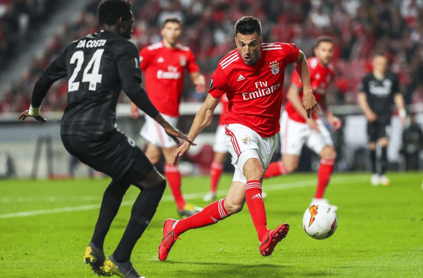 kaiyun-包含法国杯赛程吃紧，阿贾克斯国际比赛日战术微调，质疑声仍在，阵容厚度经受考验的词条